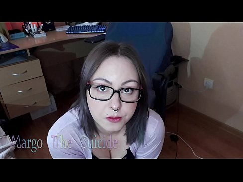 ❤️ Духтари Санобар бо айнак Дилдо амиқ дар камера ☑ Синси босифат дар мо ️❤